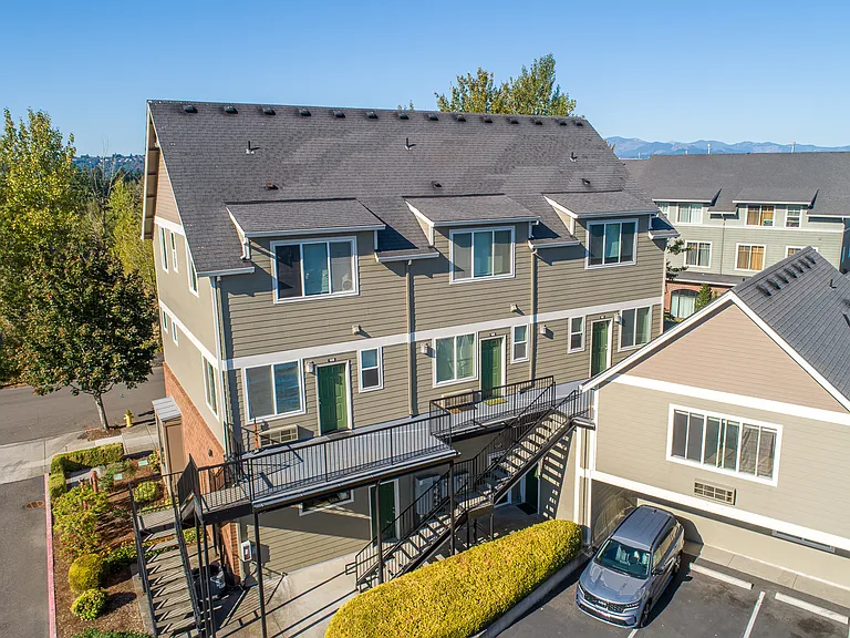 1497 NE Market Dr — Photo 2