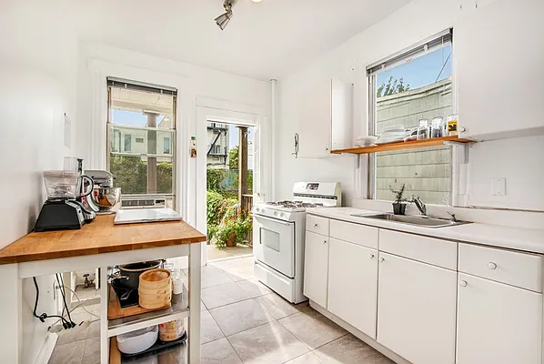 Rented by Compass | media 3