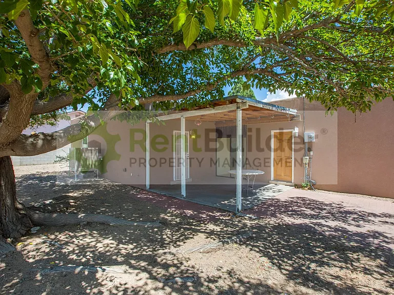 10101 La Paz Dr NW — Photo 4