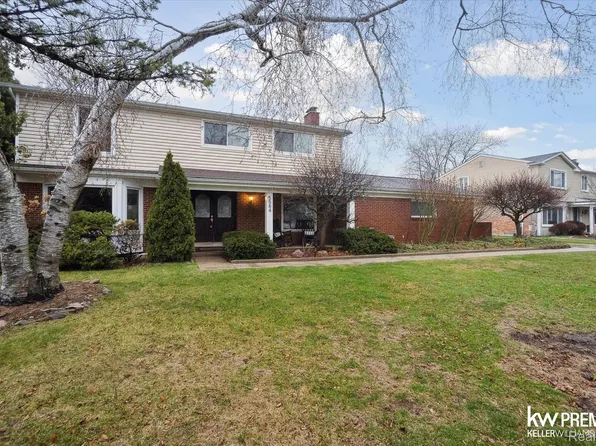 5584 Pembury Ln, West Bloomfield, MI 48322