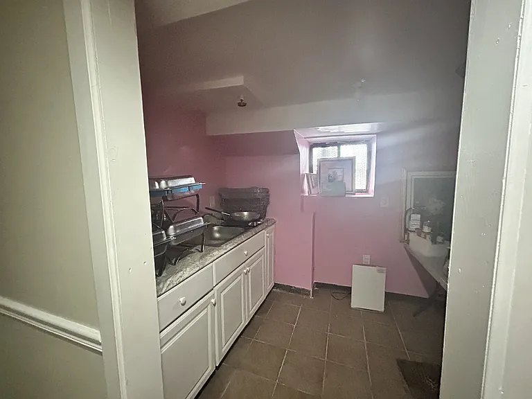 951 E 84th St #1 — Photo 7