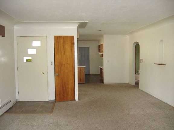 5th image of 121 Indiana Ct