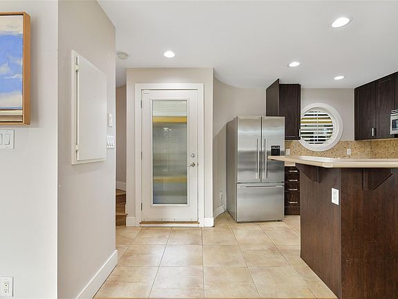 4th image of 445 Head St #Fh7