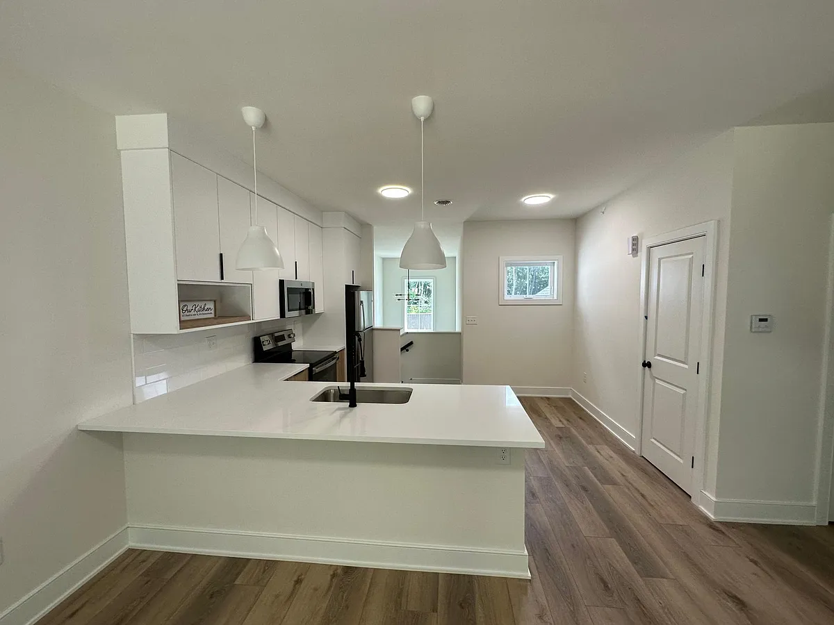 Building Photo - 2370 Curry Rd #208