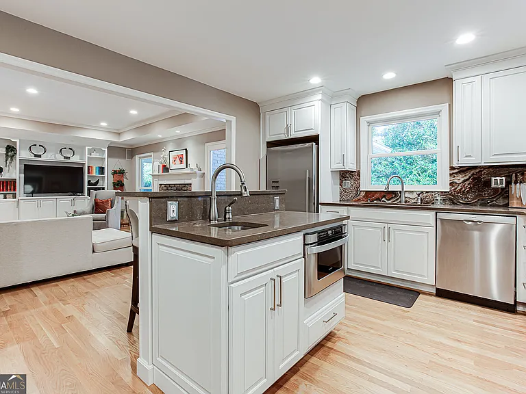 485 Riverside Pkwy — Photo 25