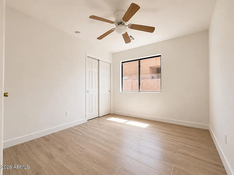 5256 W Pleasant Ln — Photo 16