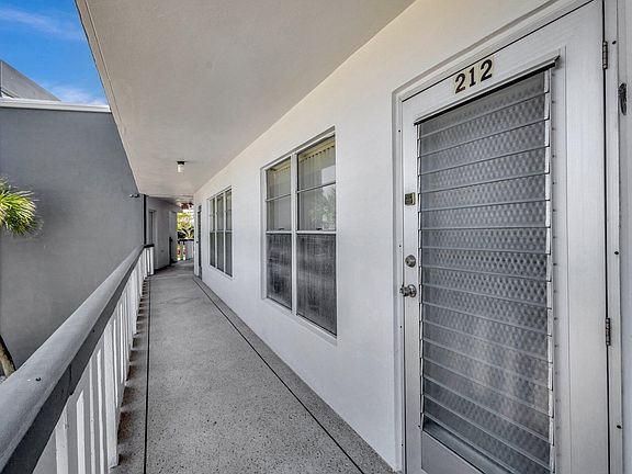 3rd image of 212 Wellington F