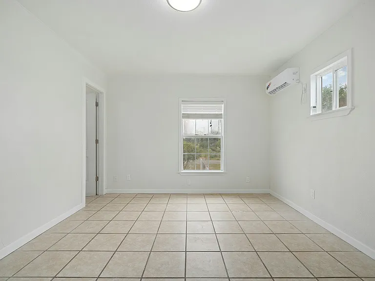 215 S 11th St #2 — Photo 5