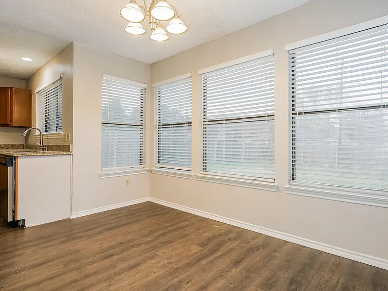 2305 Weyborn Dr — Photo 7