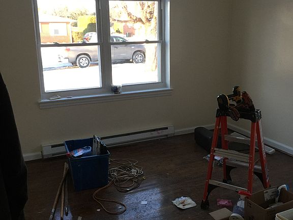 4th image of 202 Marlington St