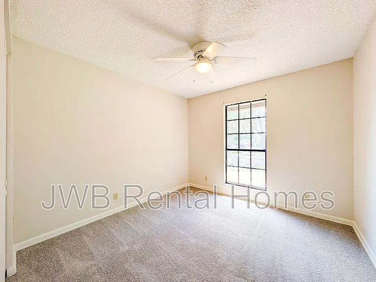 6073 Cranberry Ln E — Photo 9