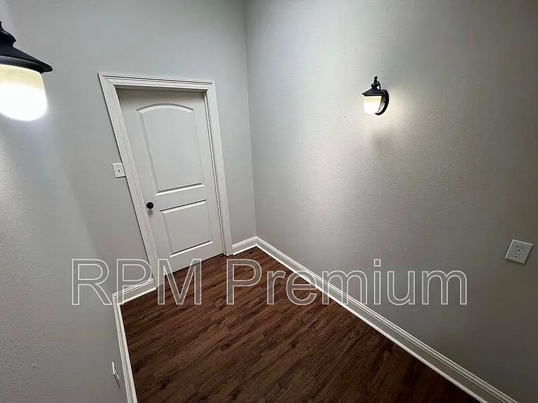 13235 Country Park Ave — Photo 20