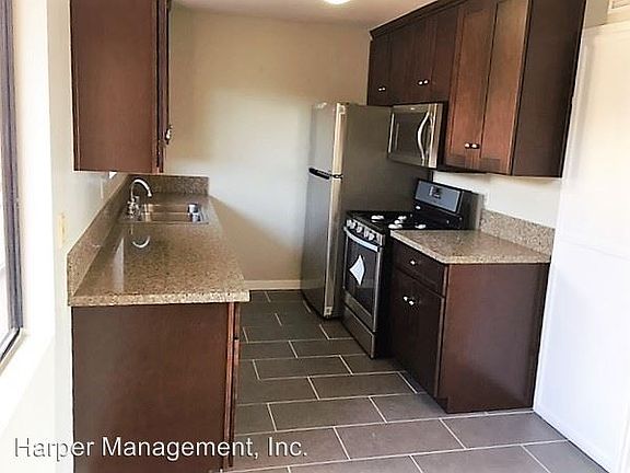 5th image of 215 N Mariposa Ave