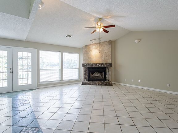 4th image of 215 Green Lake Cir