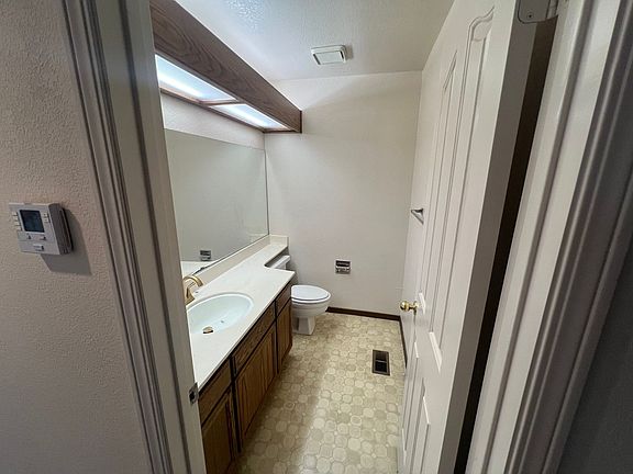 5th image of 705 Tiana Ln
