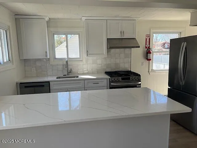 3 bed, $3,800 — Photo 2
