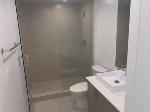 4th image of 421 NE 35th St #120