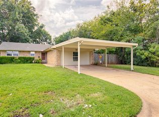 304 NE 19th St, Moore, OK 73160