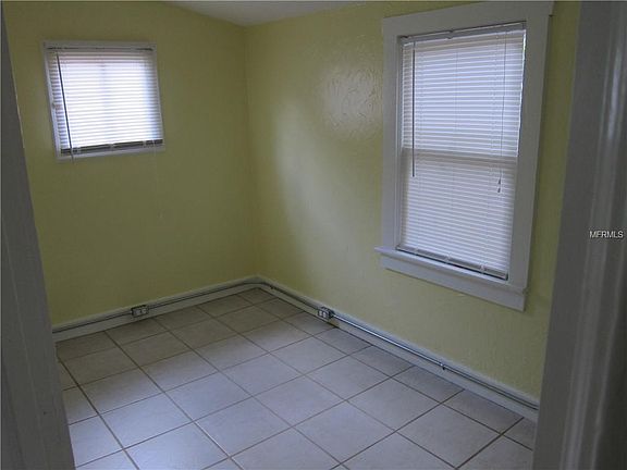 5th image of 309 W Comanche Ave