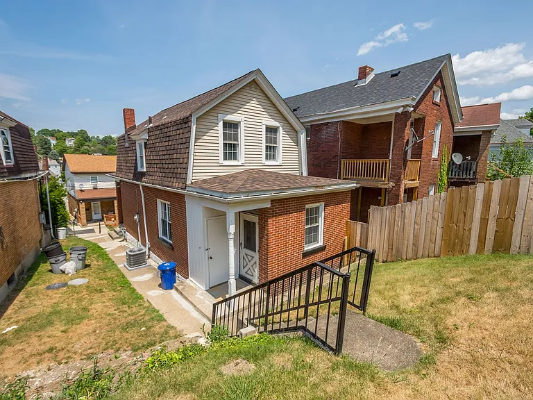 1712 Amanda St — Photo 8