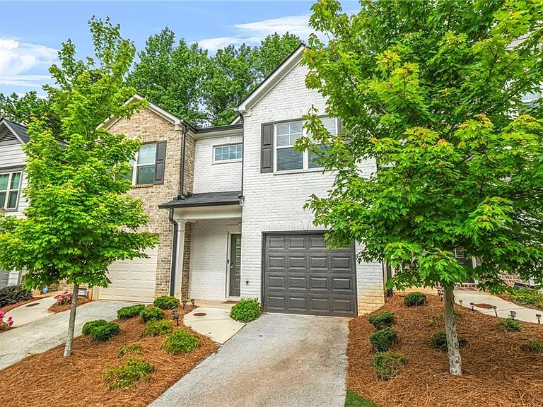 3181 Meadowstone Ln SW — Photo 2