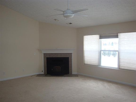 4th image of 2610 Hillsdale Dr
