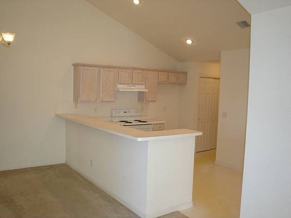 4th image of 6117 NE Kensington Dr