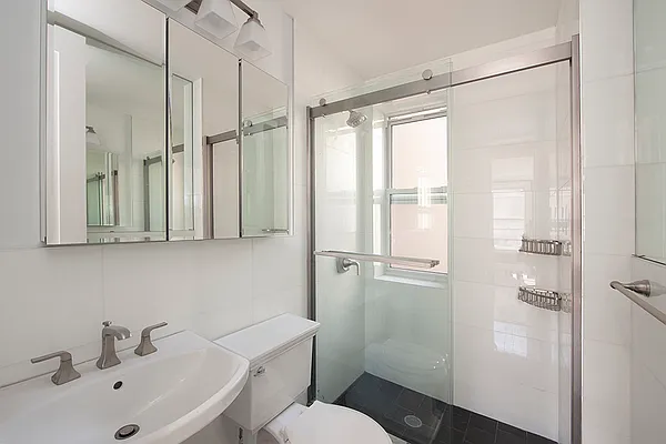 Rented by R New York | media 6