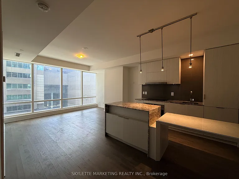 1 Bloor St E #422 — Photo 17