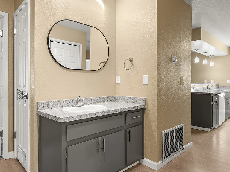 Redwood Cove Apartments — Photo 24