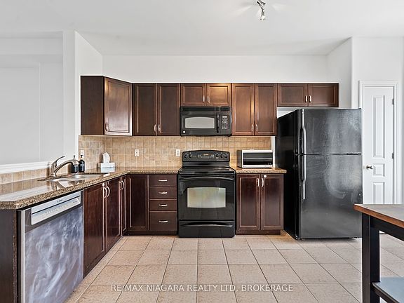 5th image of 15 Hemlock Way