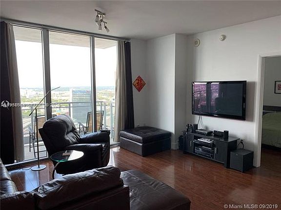 3rd image of 90 SW 3rd St APT 4008