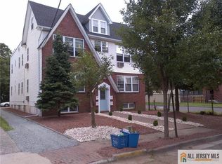 17 Elm Ct APT B, Metuchen, NJ 08840