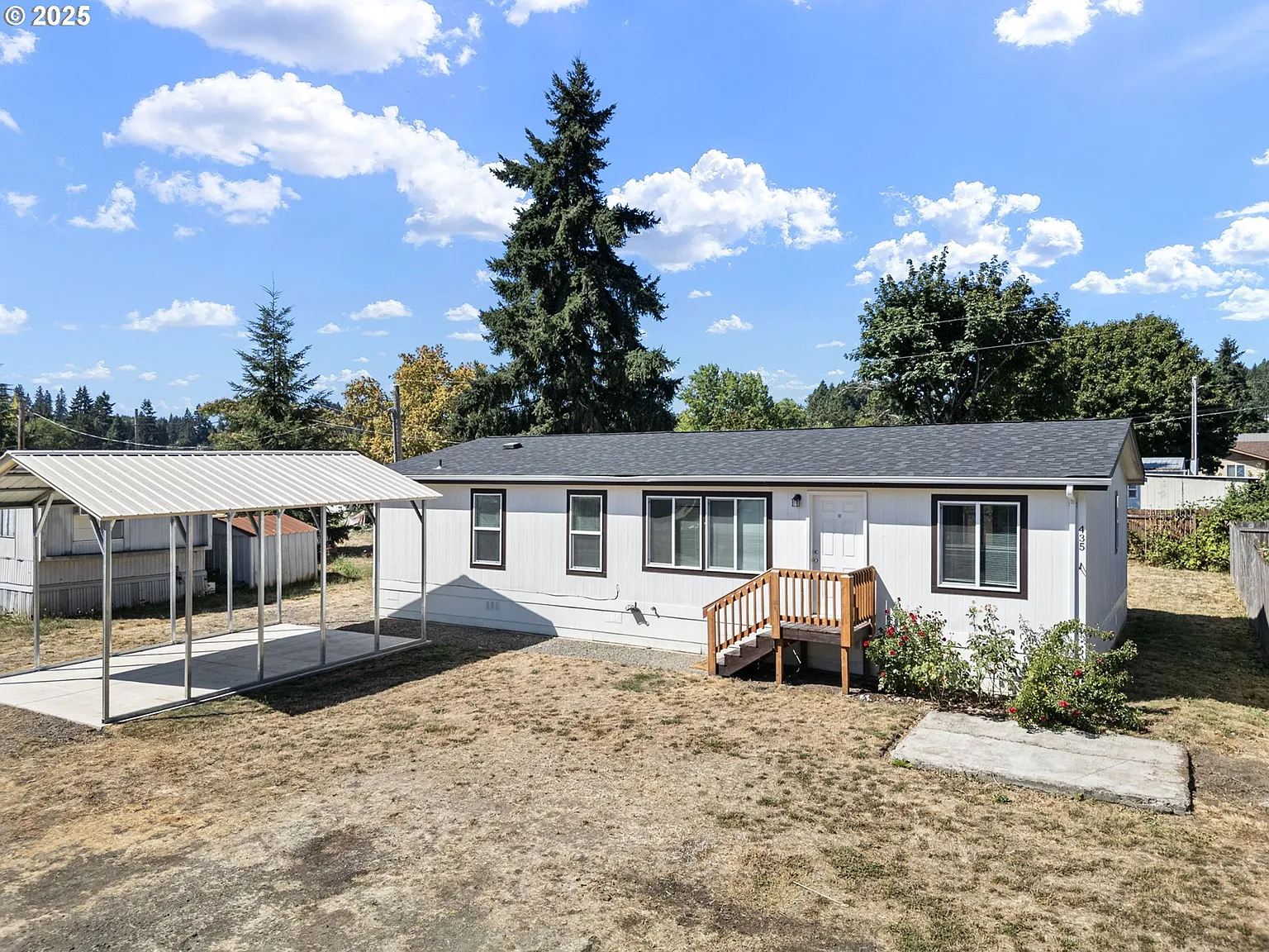 435 Spruce St photo 1