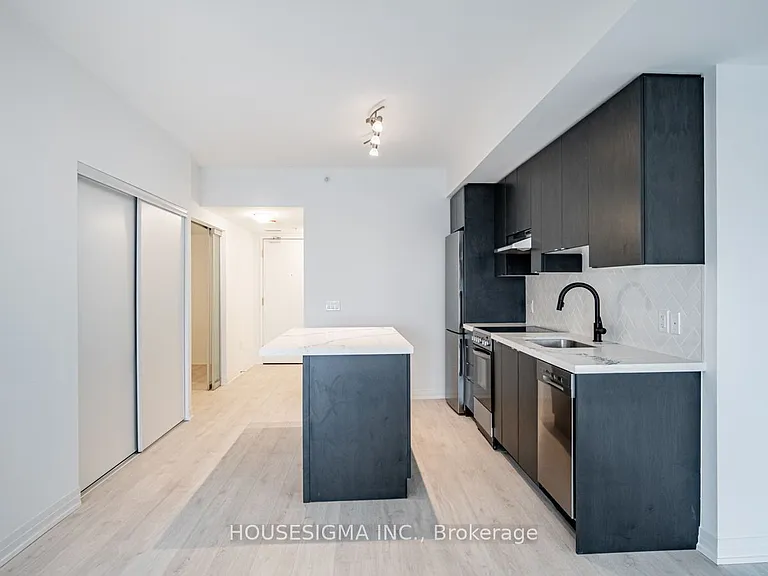 408 Brown Ct #212 — Photo 10