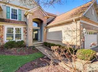 410 Stone Bridge Dr, Sagamore Hills, OH