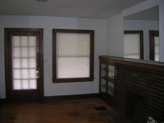 2nd image of 134 E Hudson St