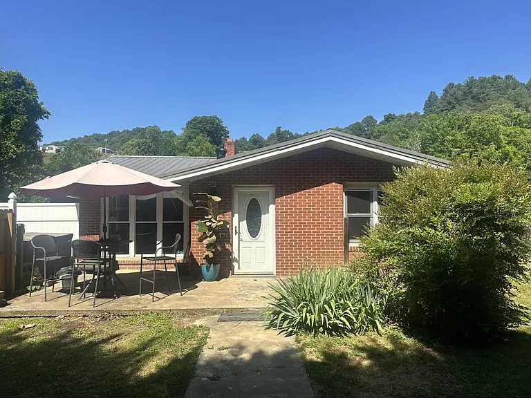 1035 Upper Brush Creek Rd — Photo 1