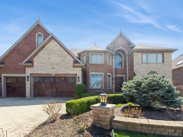 44 Baker Ln, Naperville, IL 60565