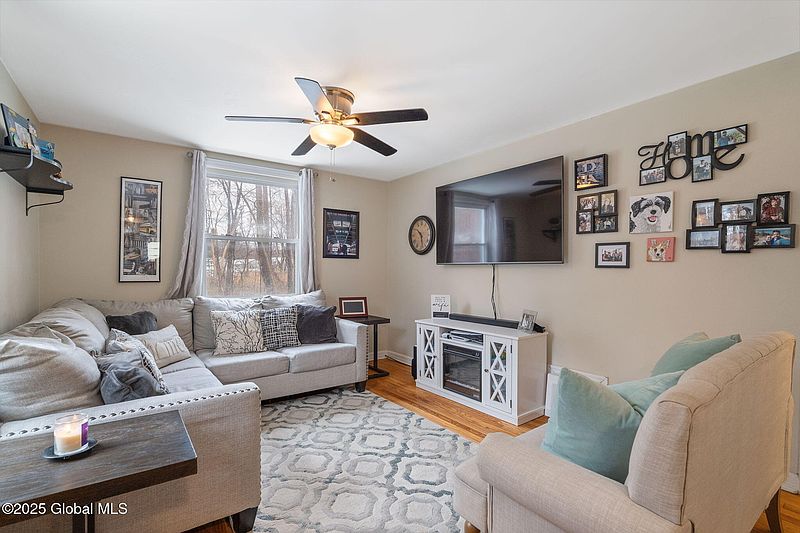 4th image of 65 Brent Street