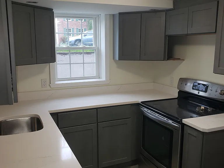 349 Kenwood Ave #B1 — Photo 5