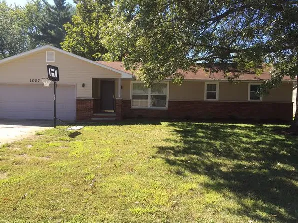 1007 Koester St, Effingham, IL 62401