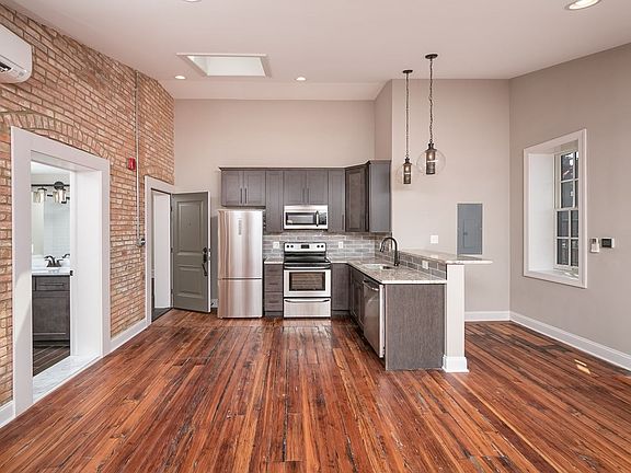 4th image of 814 Cathedral St #5M
