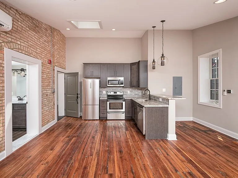 814 Cathedral St — Photo 13