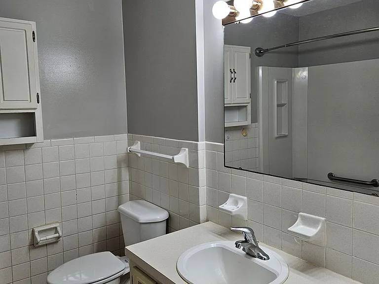 1242 Colonial Dr — Photo 13
