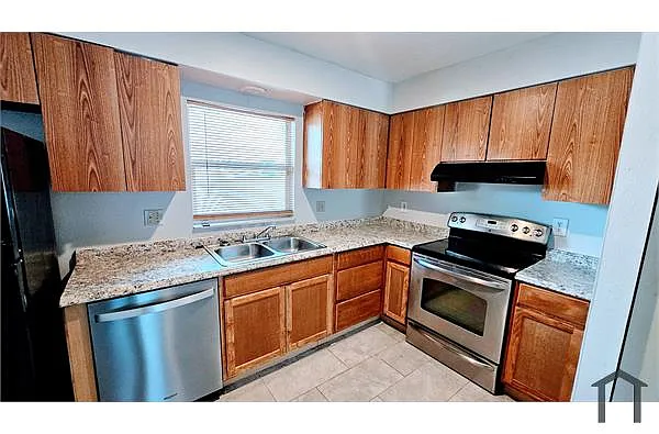 Building Photo - 3421 Temple St #A