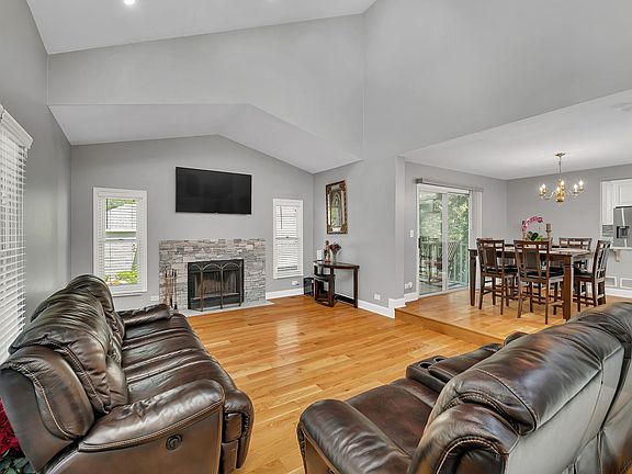 5th image of 369 Twin Creeks Dr