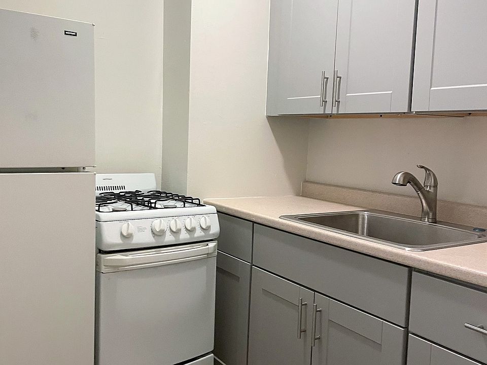 2nd image of 147 E 82nd St APT 6G