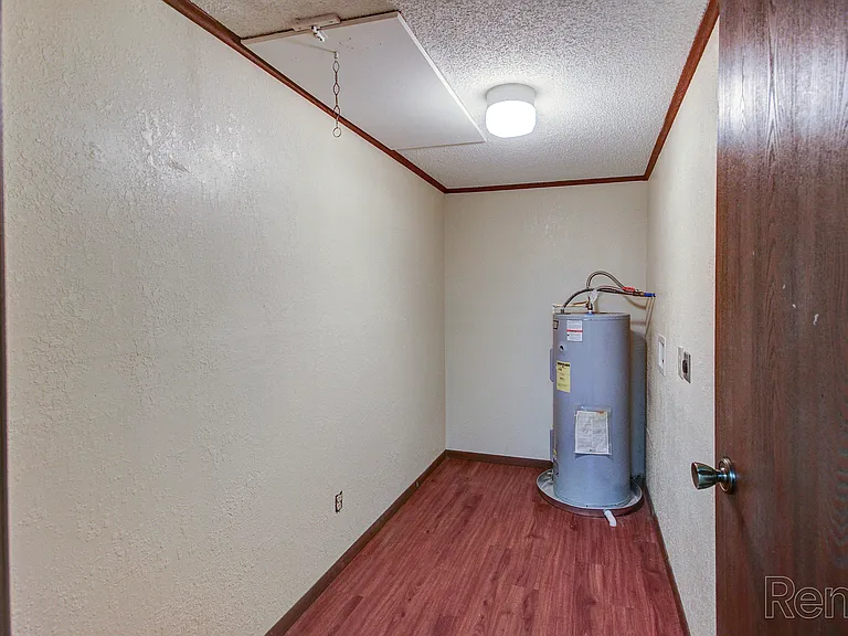 Heritage Apartments — Photo 12