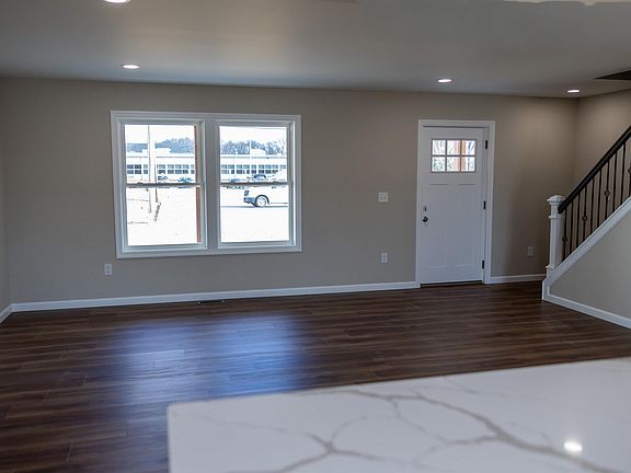 4th image of 207 Sumner St